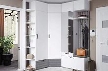 Прихожая до потолка: зачем нужны шкафы с антресолями